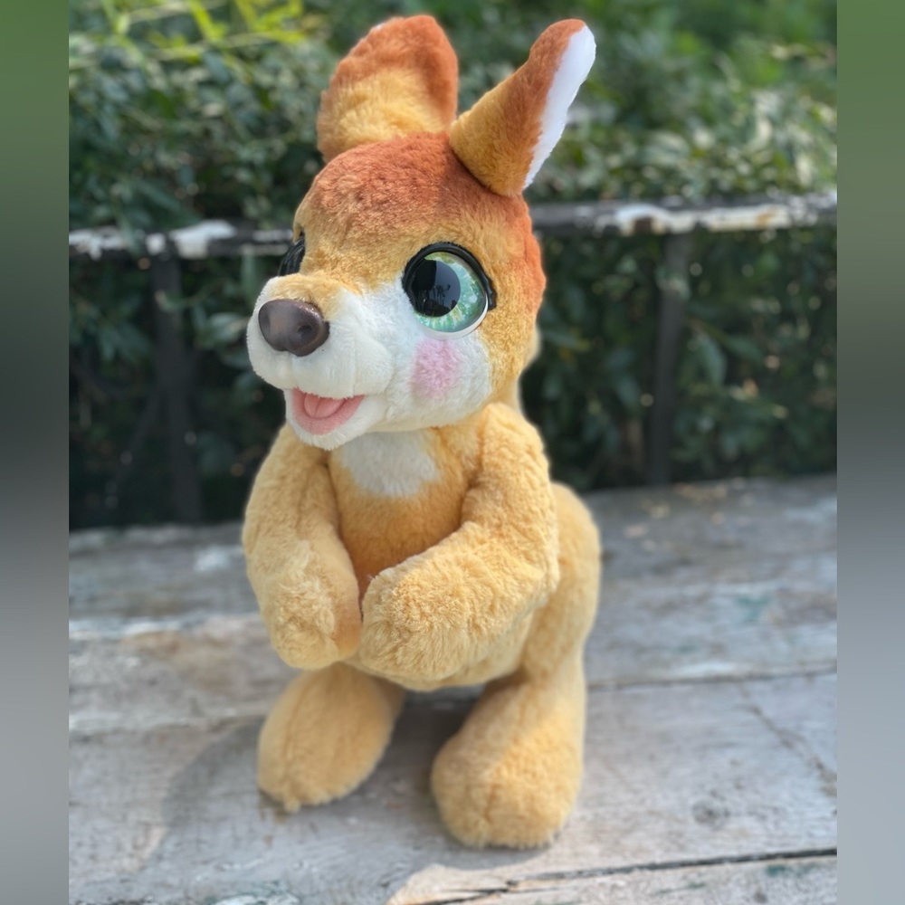 FurReal Friends Plush Mama Josie The Kangaroo Interactive Stuffed animal wallaby